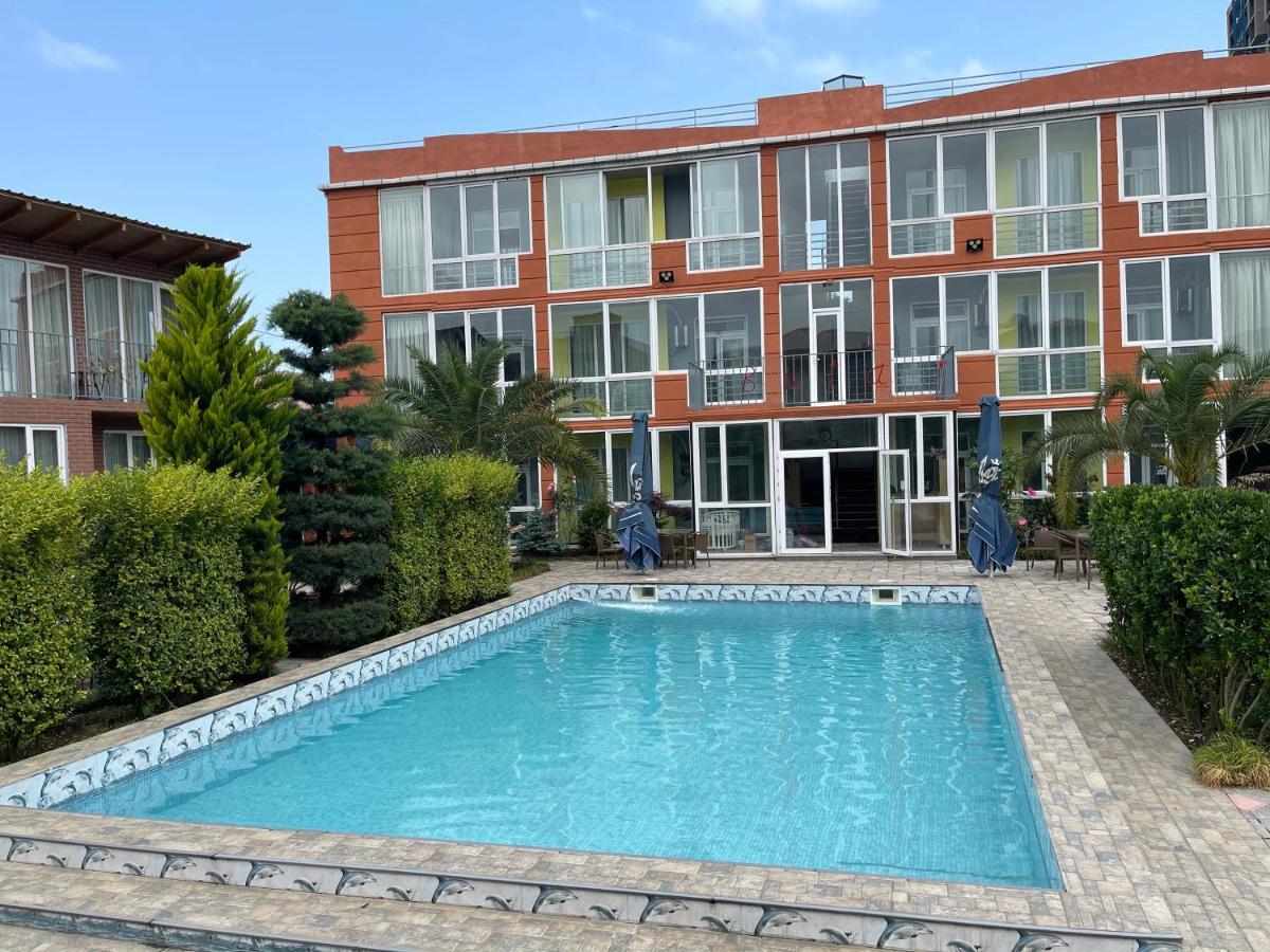 Hotel Buta Батумі Екстер'єр фото