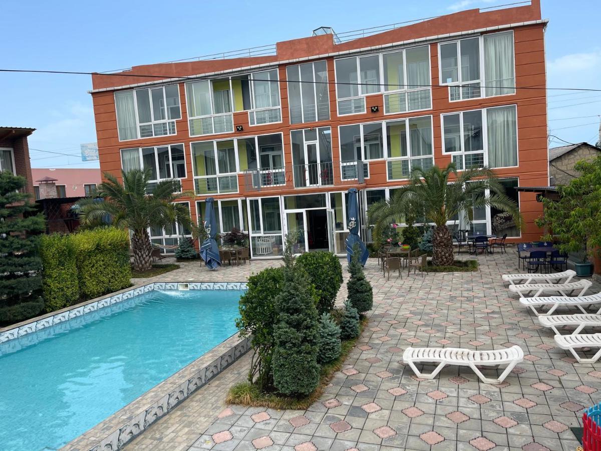 Hotel Buta Батумі Екстер'єр фото