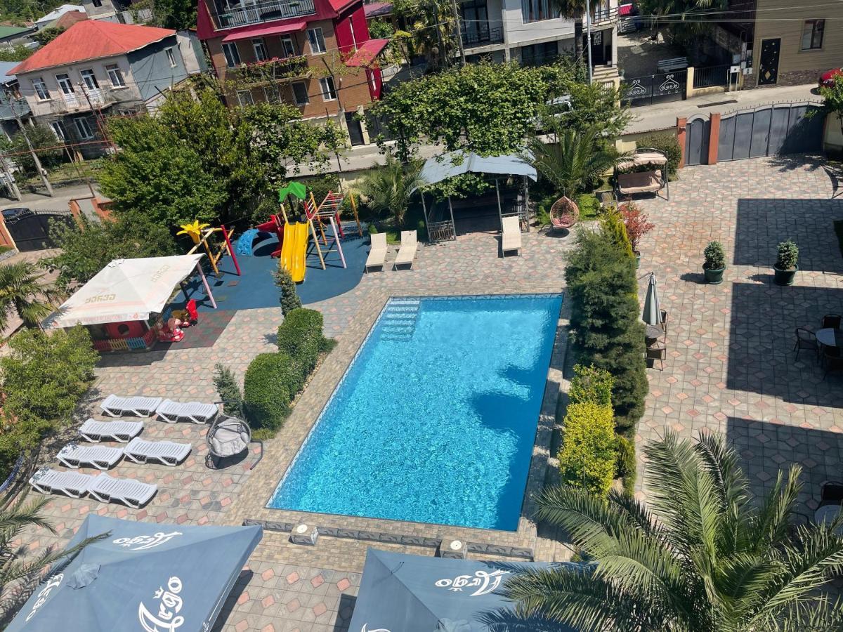 Hotel Buta Батумі Екстер'єр фото