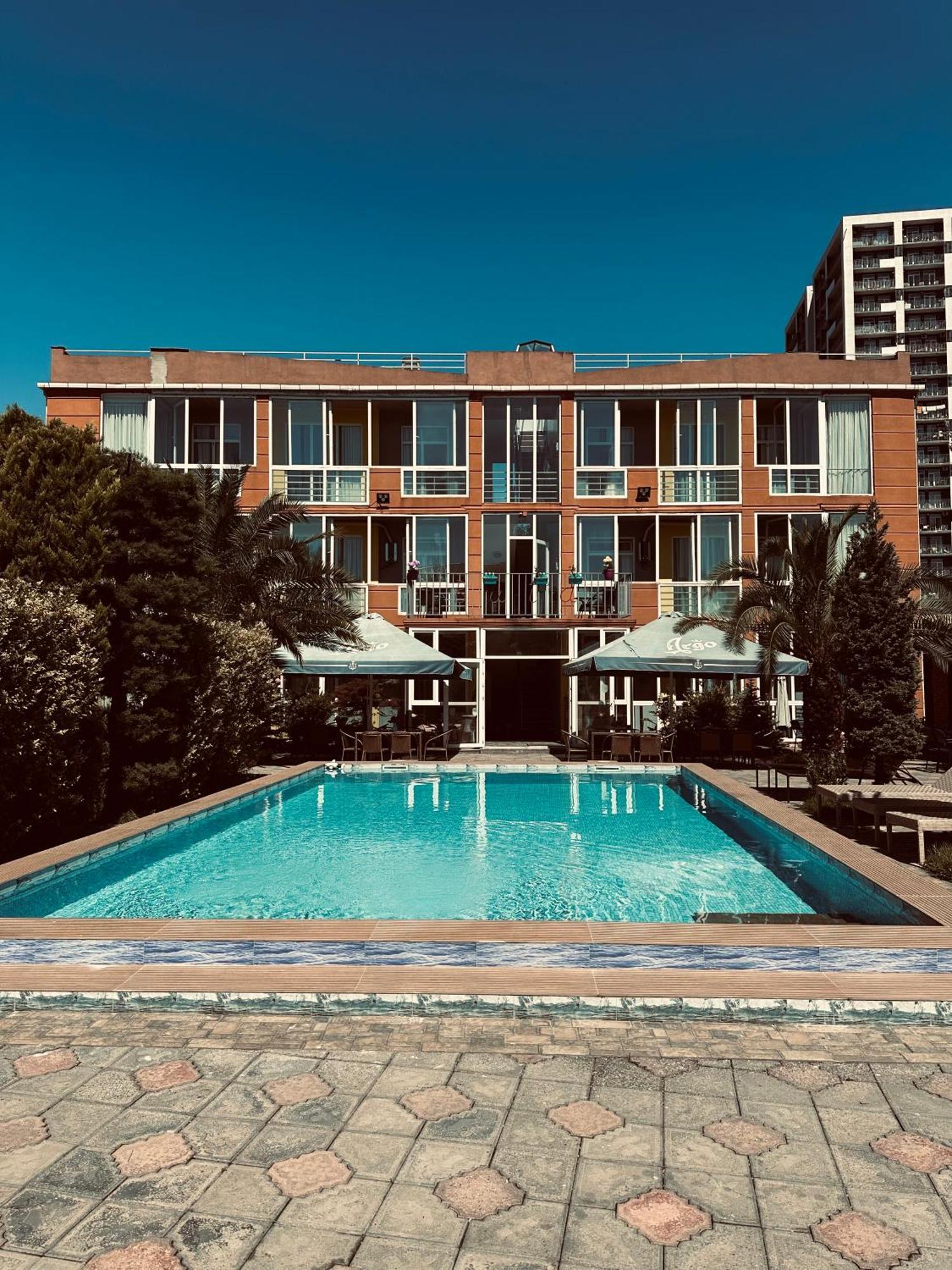 Hotel Buta Батумі Екстер'єр фото