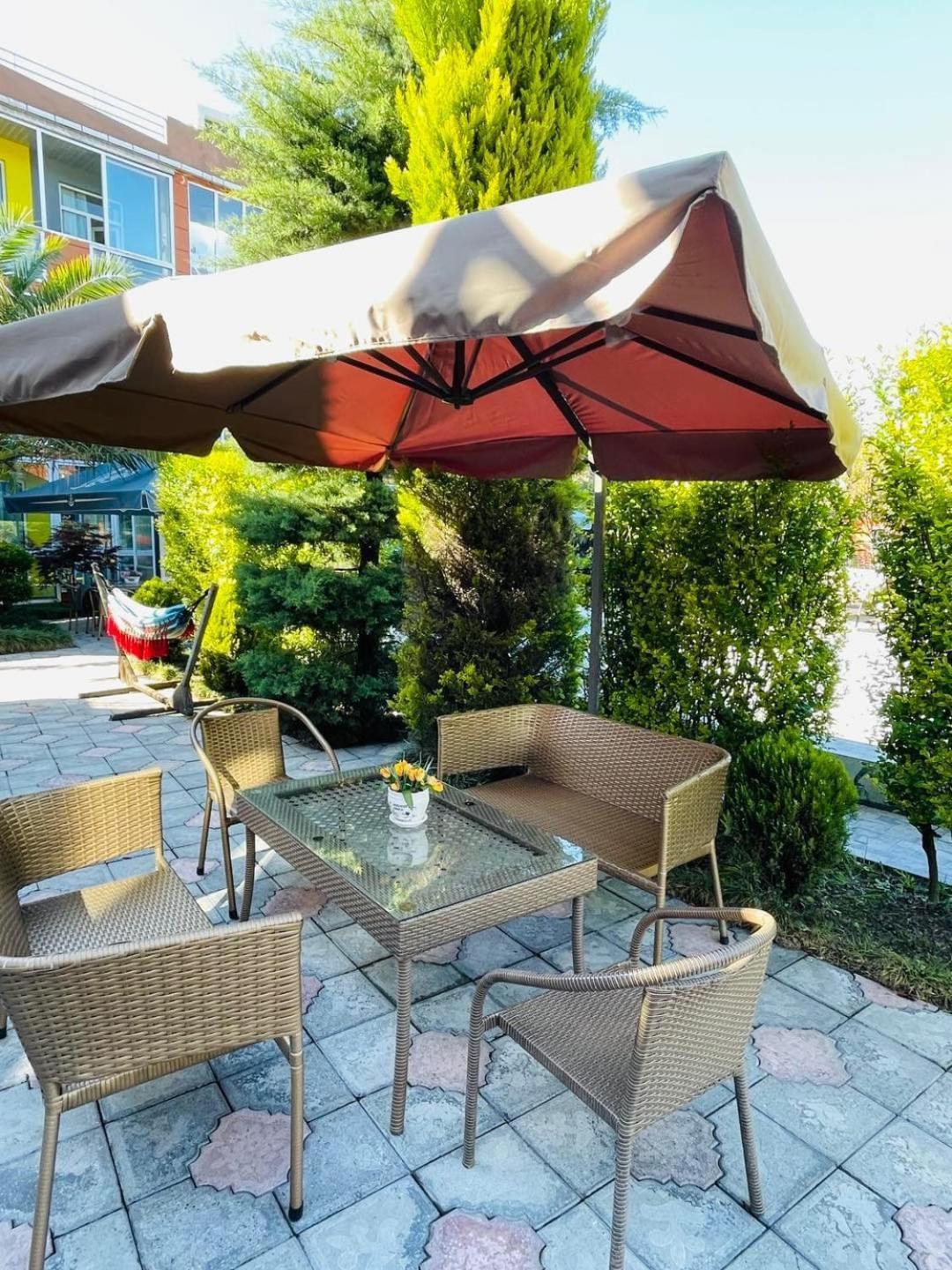 Hotel Buta Батумі Екстер'єр фото