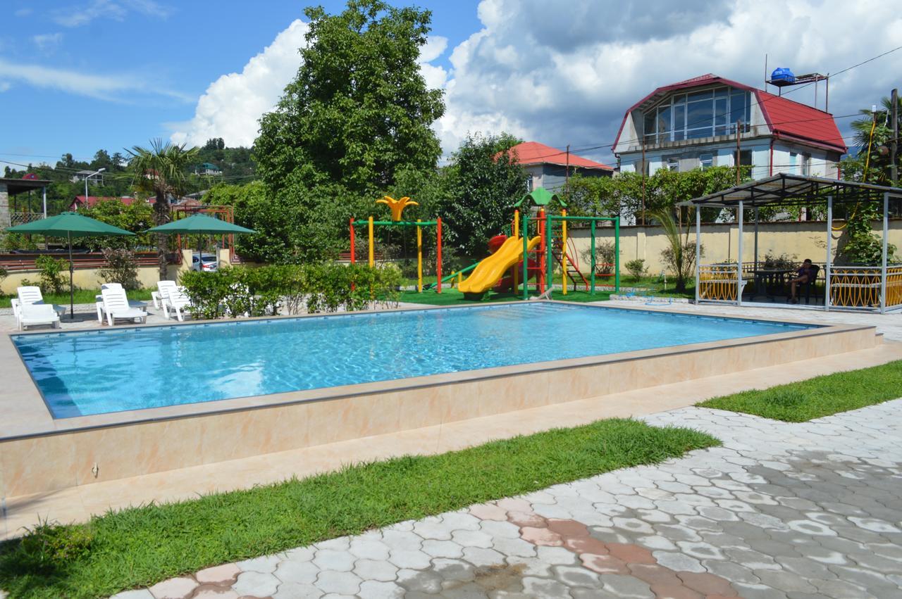 Hotel Buta Батумі Екстер'єр фото