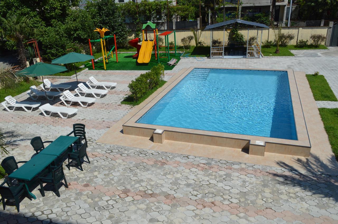 Hotel Buta Батумі Екстер'єр фото