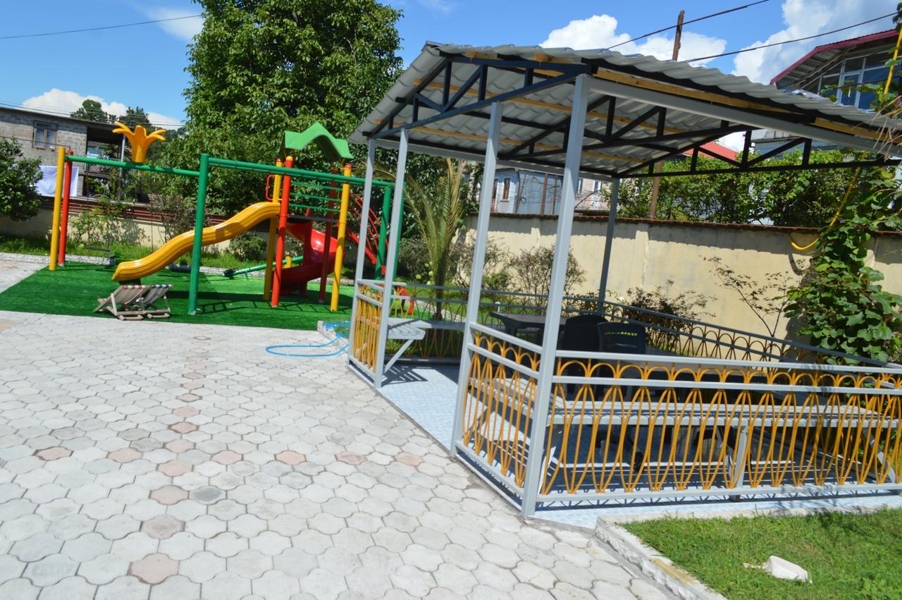 Hotel Buta Батумі Екстер'єр фото