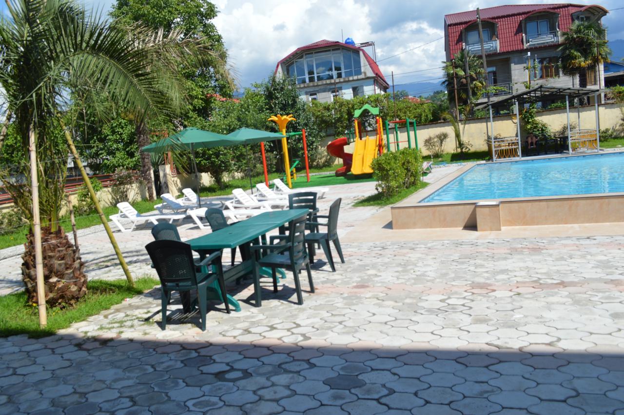 Hotel Buta Батумі Екстер'єр фото